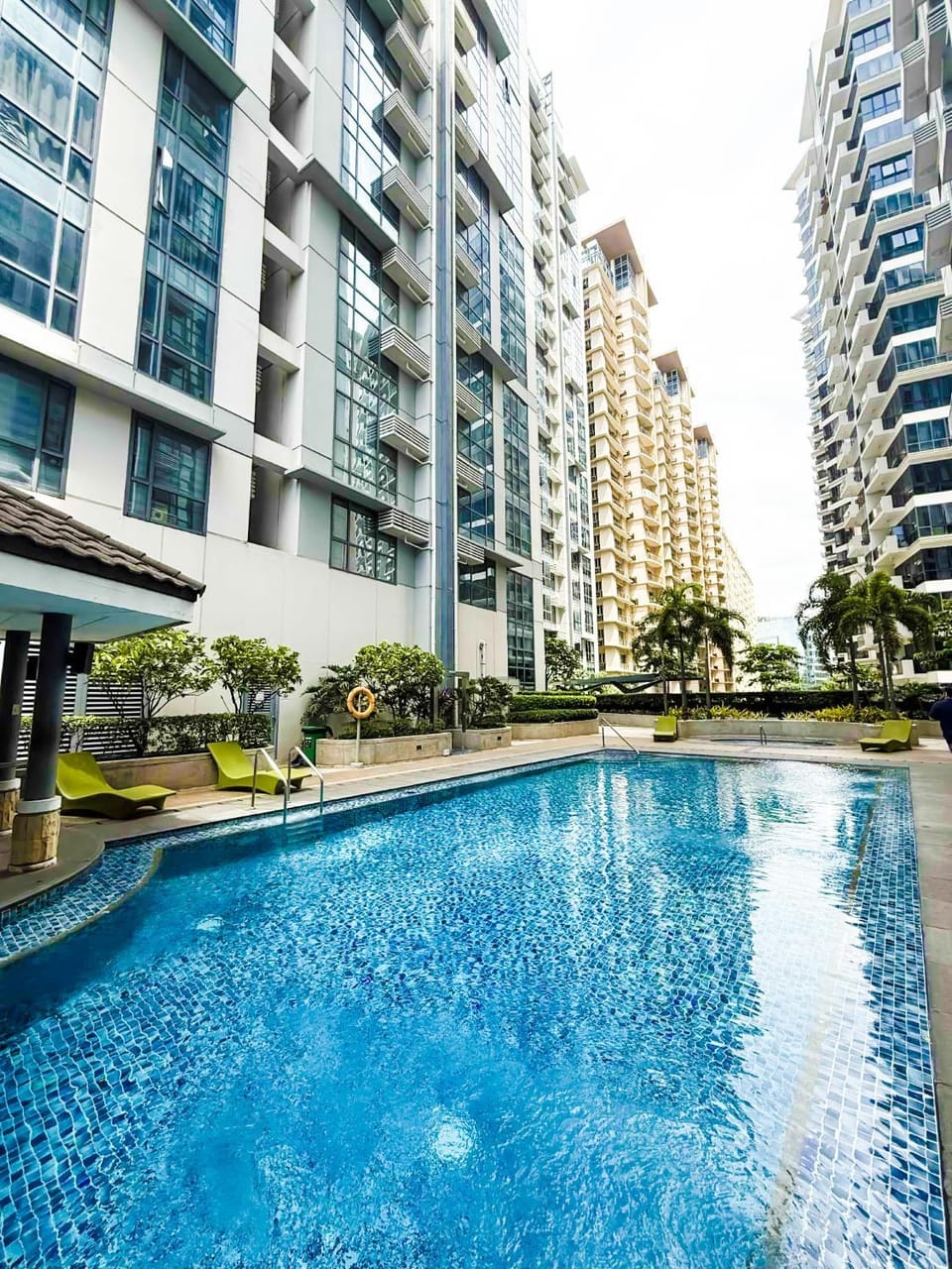 1BR Studio at viceroy McKinley taguig Apartment in Makati