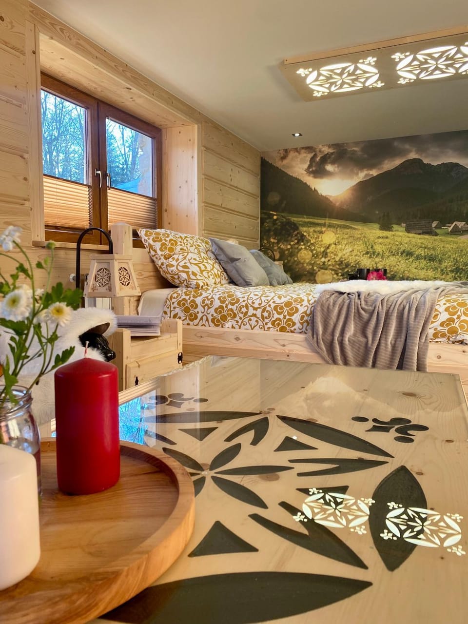 Bed, Living room, Photo of the whole room, Seating area, Bedroom