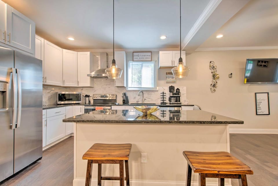 Stylish College Park Home w/ Private Garden! House in College Park