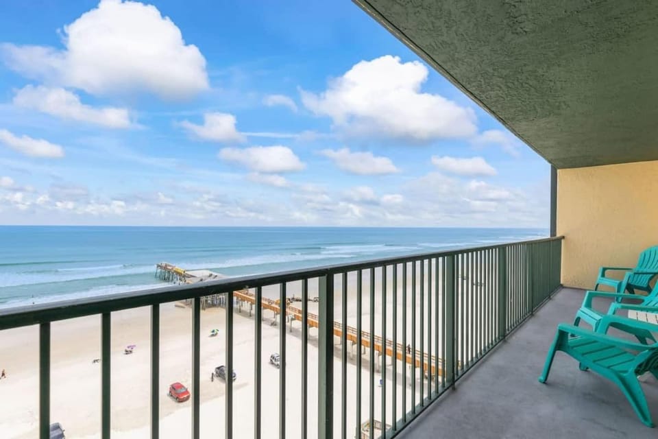 View (from property/room), Balcony/Terrace, Beach