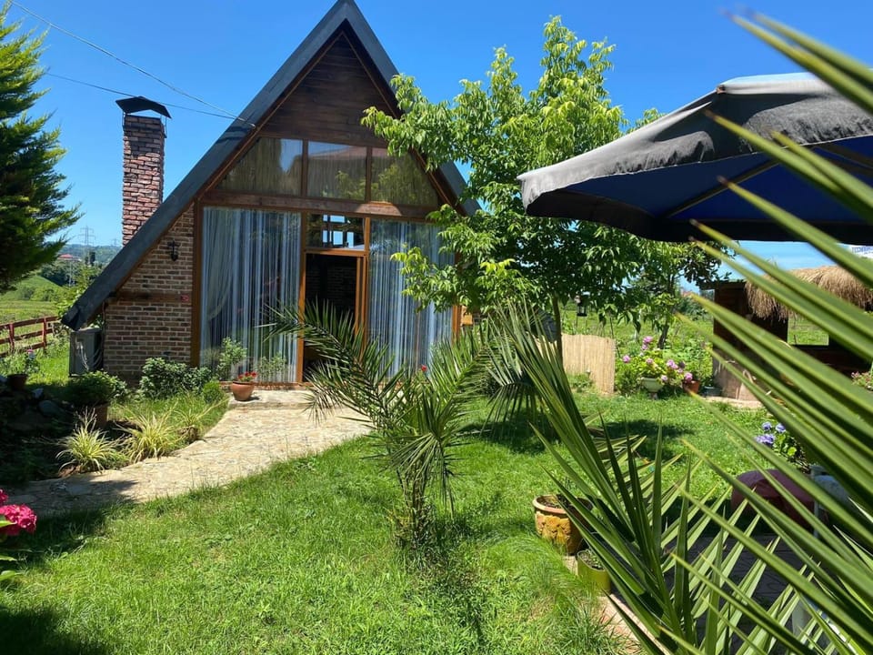 Property building, Spring, Day, Garden, Garden view