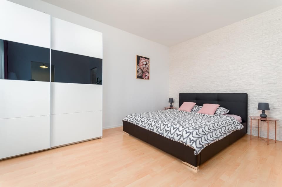 Bed, Bedroom, wardrobe