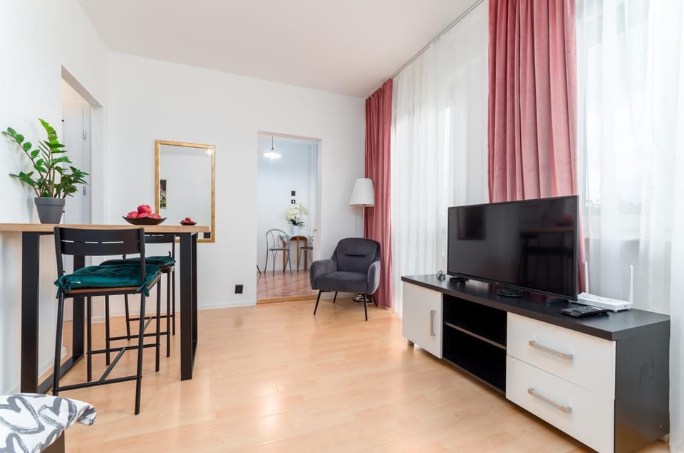 TV and multimedia, Living room, Seating area, Dining area, Evening entertainment, hair dresser