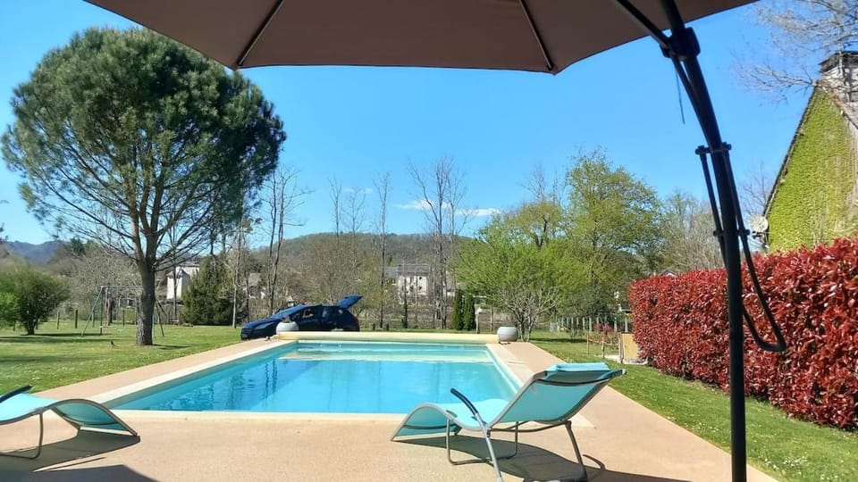 Patio, Spring, Day, Natural landscape, Garden, Garden view, Pool view, Swimming pool, sunbed