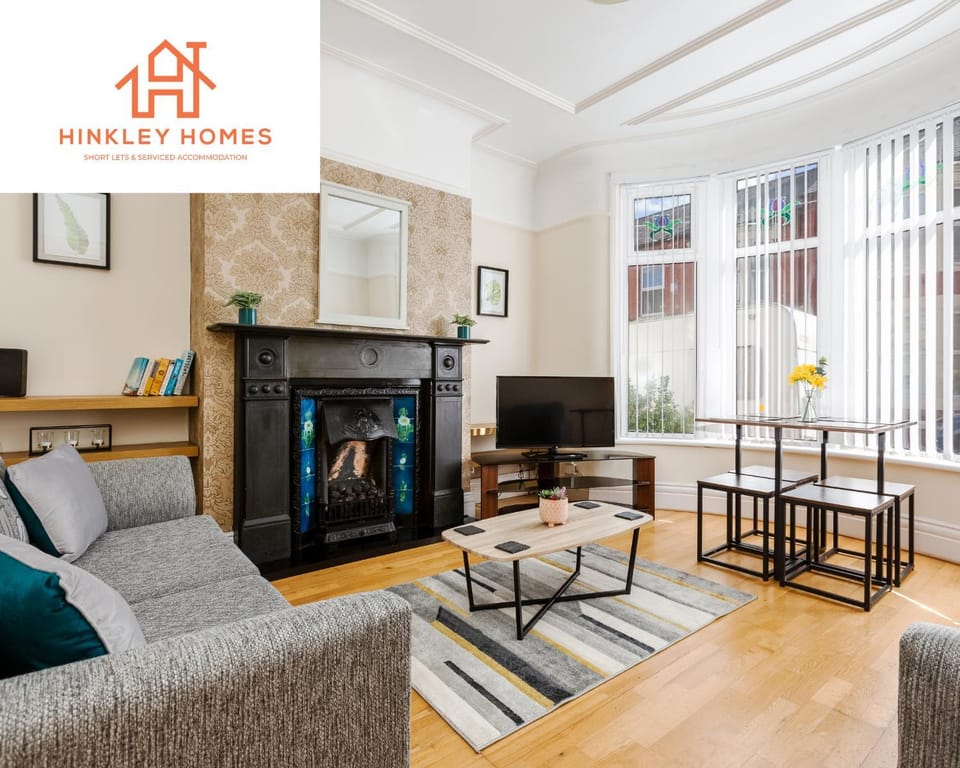 TV and multimedia, Living room, Seating area, flat iron