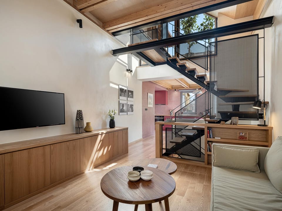 TV and multimedia, Kitchen or kitchenette, Living room, Seating area, Dining area