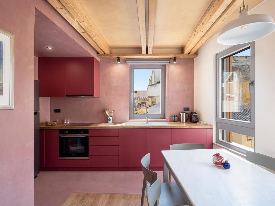 Kitchen or kitchenette, pet friendly, stove