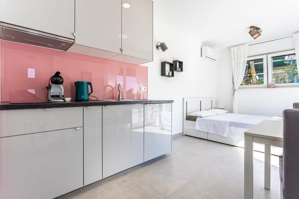 Ferienhaus MAESTRAL - Kastel Kambelovac Apartment in Šibenik-Knin County, Croatia