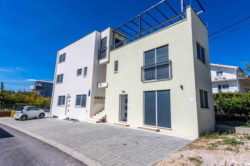 Property building, Street view, Parking
