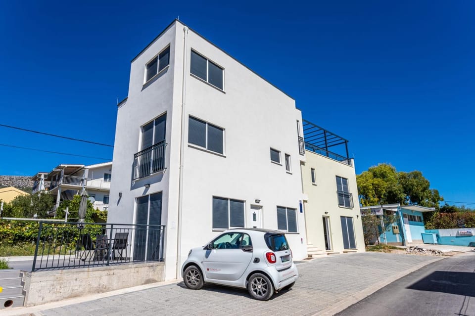 Property building, Street view, Parking