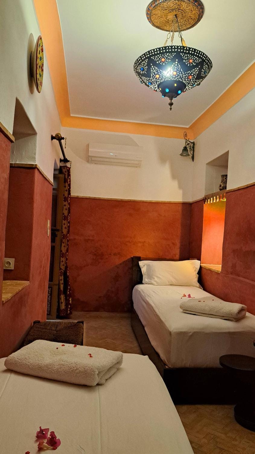 Bed, Photo of the whole room, Bedroom, air conditioner