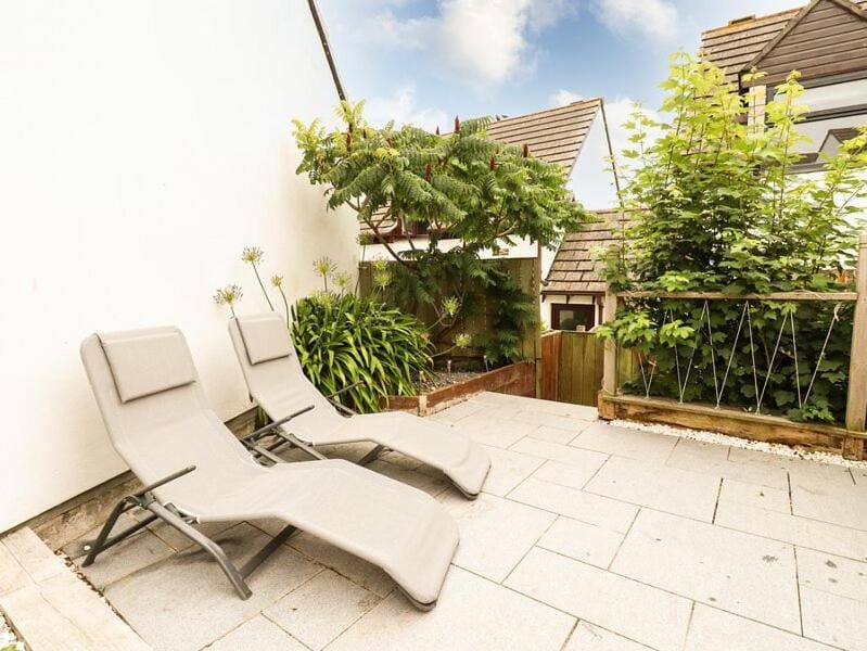 Patio, Garden view, sunbed