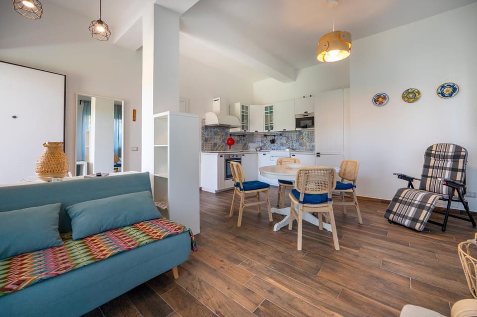 Kitchen or kitchenette, Living room, Seating area, Dining area, minibar, pet friendly, stove