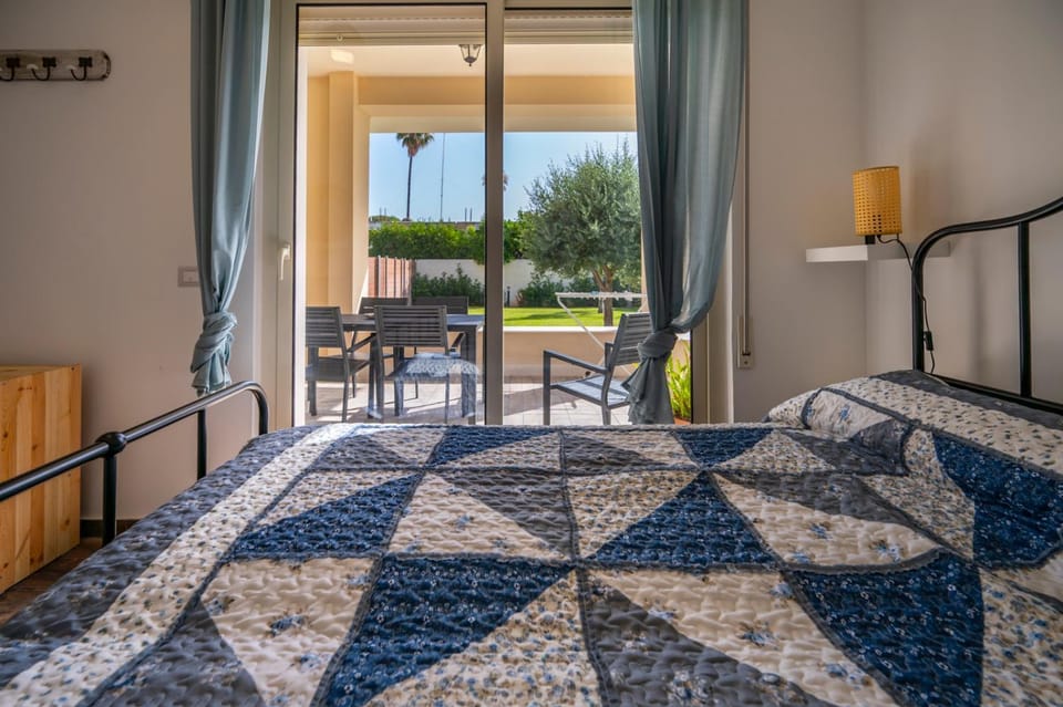 Bed, View (from property/room), Balcony/Terrace, Photo of the whole room, Bedroom