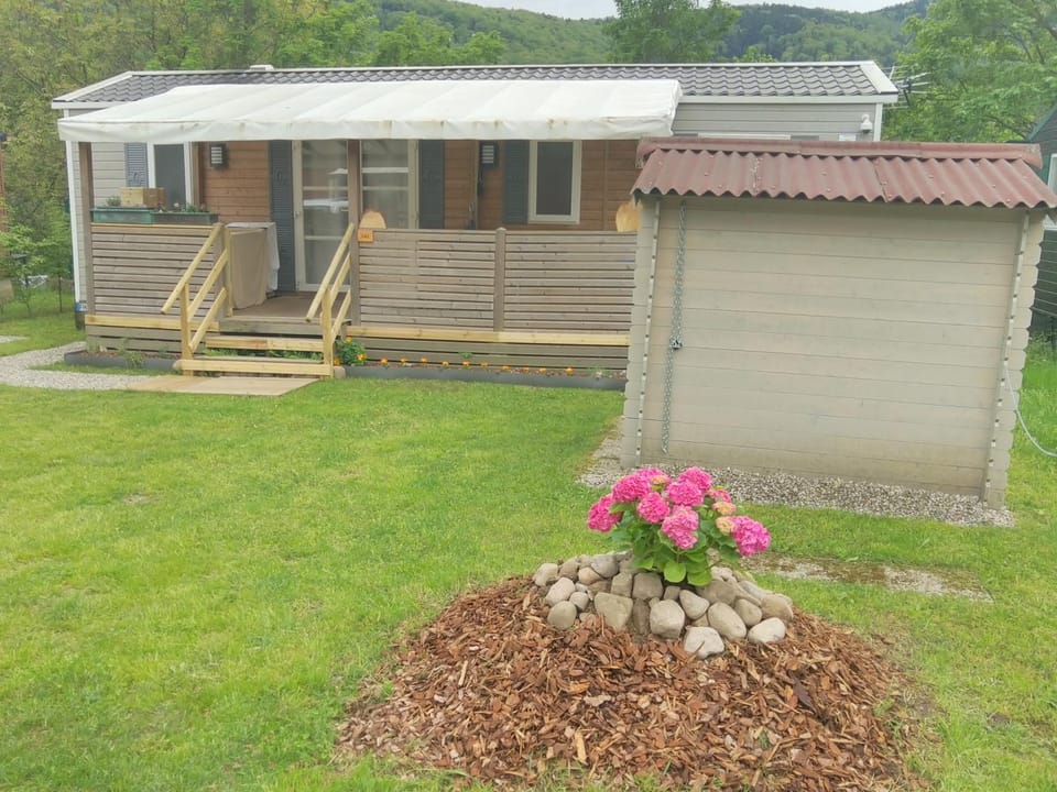 Property building, Patio, Spring, Day, Garden, Garden view