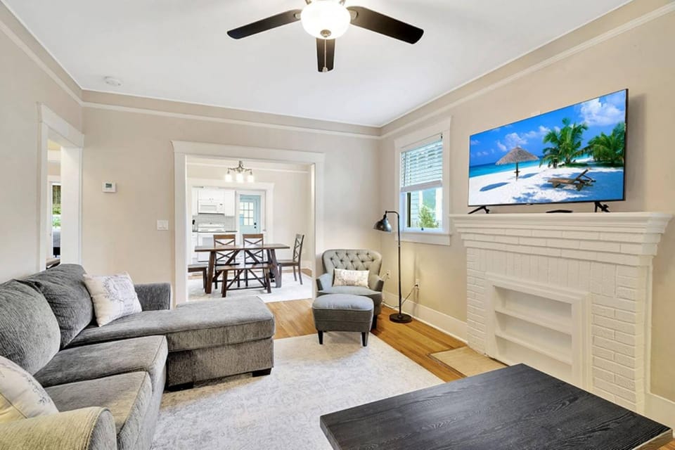 Bayshore Beauty Stylish 3BR SOHO Bungalow near Hyde Park House in Tampa