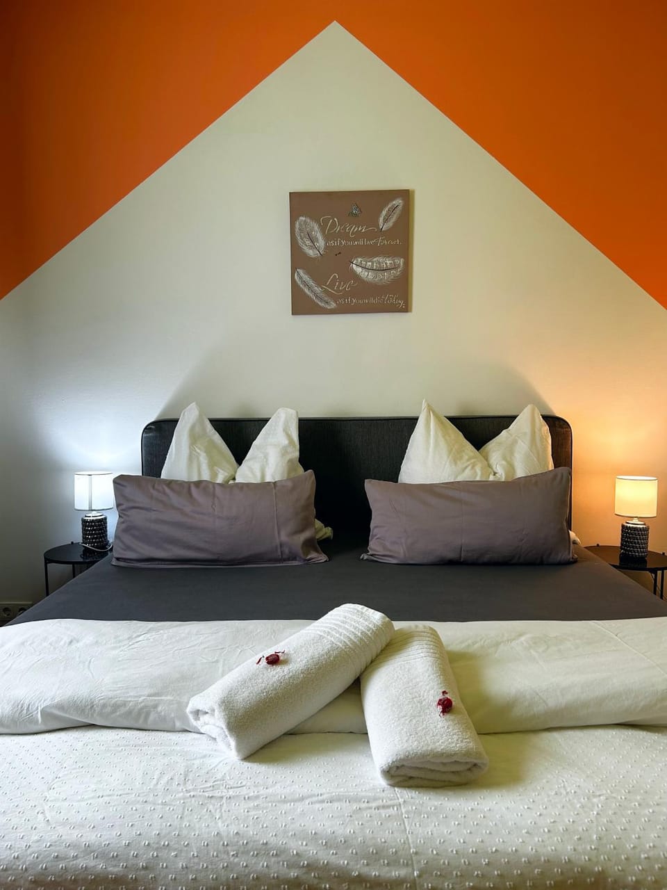 Bed, Photo of the whole room, Bedroom, towels
