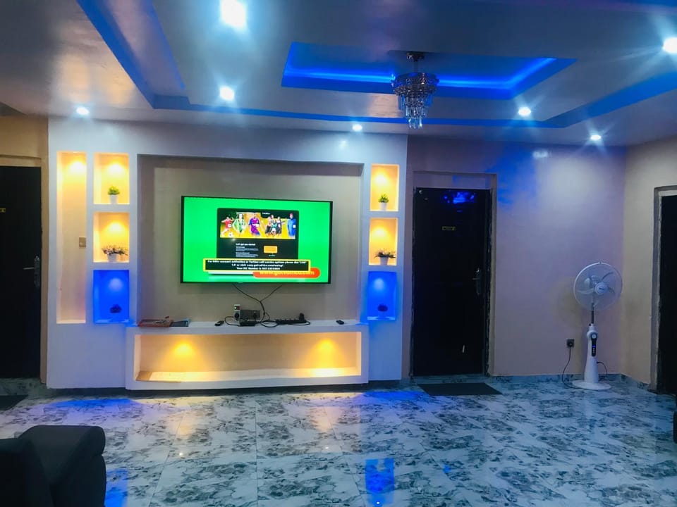 Communal lounge/ TV room, TV and multimedia, Living room, Evening entertainment