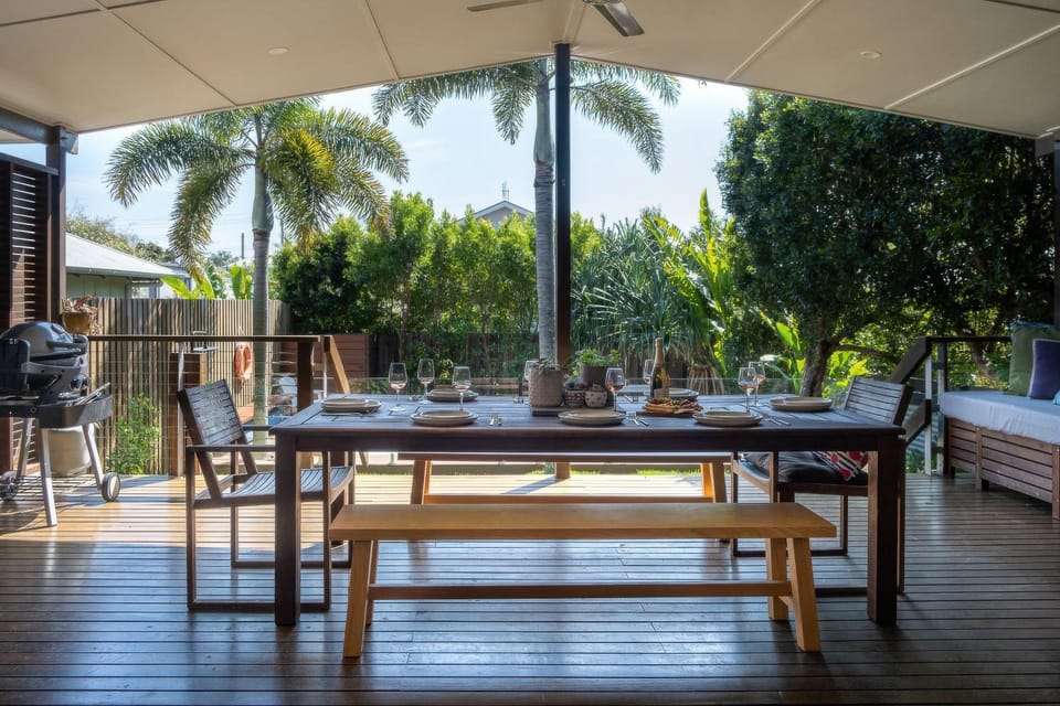 Patio, BBQ facilities, Garden, Seating area, Dining area