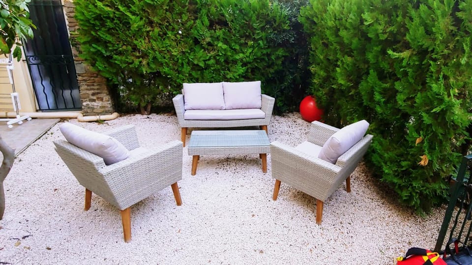 Agréable T3 avec jardin et parking privé, à 350m du centre ville et des plages, wifi, remise supplémentaire de 10 pourcent pour une location à la semaine Apartment in Cavalaire-sur-Mer