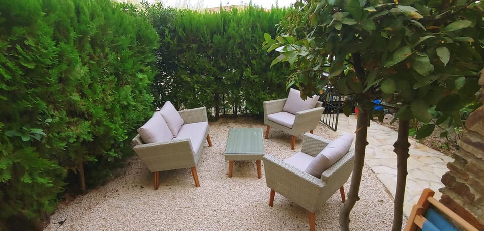 Agréable T3 avec jardin et parking privé, à 350m du centre ville et des plages, wifi, remise supplémentaire de 10 pourcent pour une location à la semaine Apartment in Cavalaire-sur-Mer