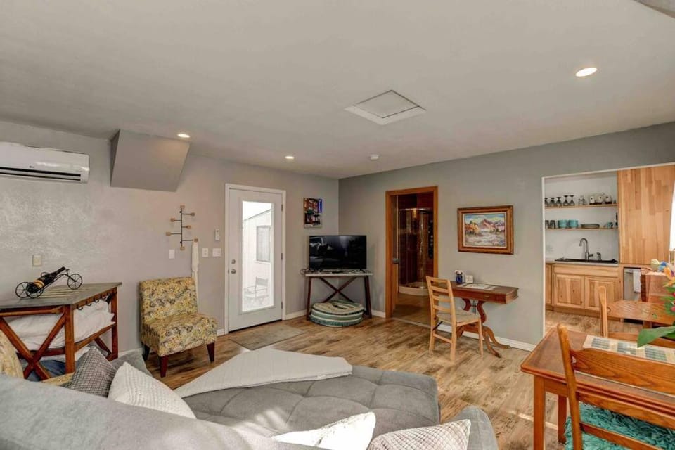 Cozy Guesthouse with view from large deck House in Prescott