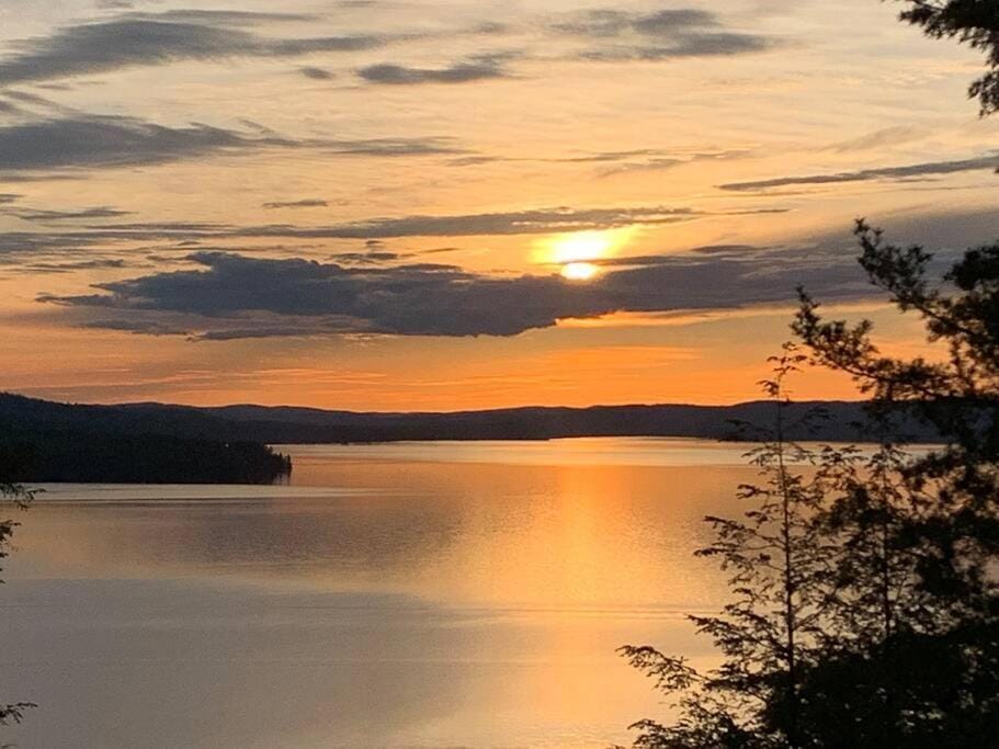 Private Cliffside Chalet Nestled in Nature With Western Sunsets & Waterfront Access Near Algonquin Park- Pass Included Chalet in Madawaska Valley
