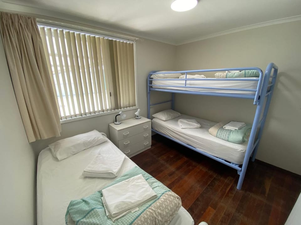 Bedroom, bunk bed