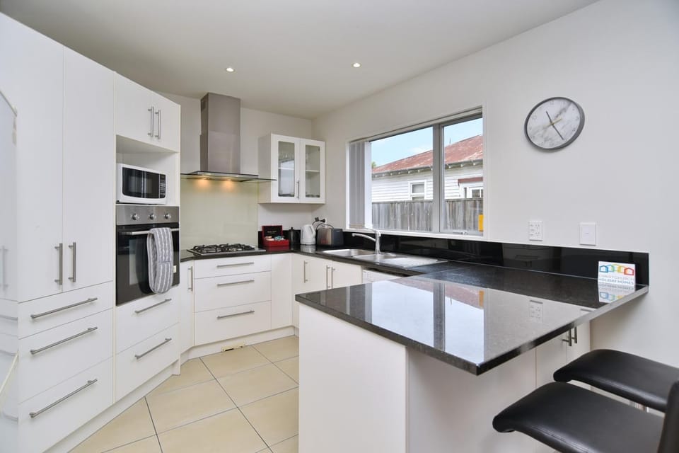Kitchen or kitchenette, dishwasher, minibar, pet friendly, stove, toaster