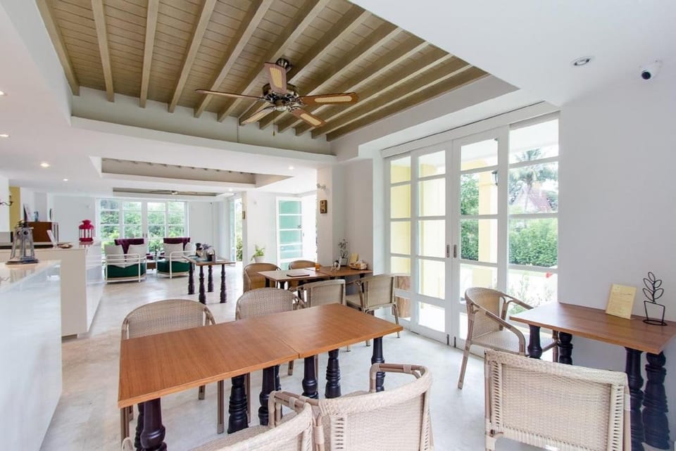 Restaurant/places to eat, Dining area
