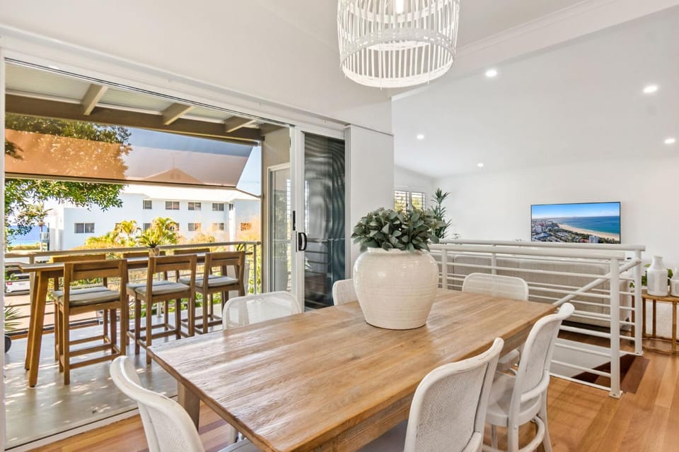 View (from property/room), Balcony/Terrace, Dining area