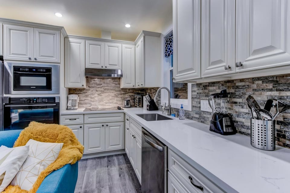 Kitchen or kitchenette, kitchen