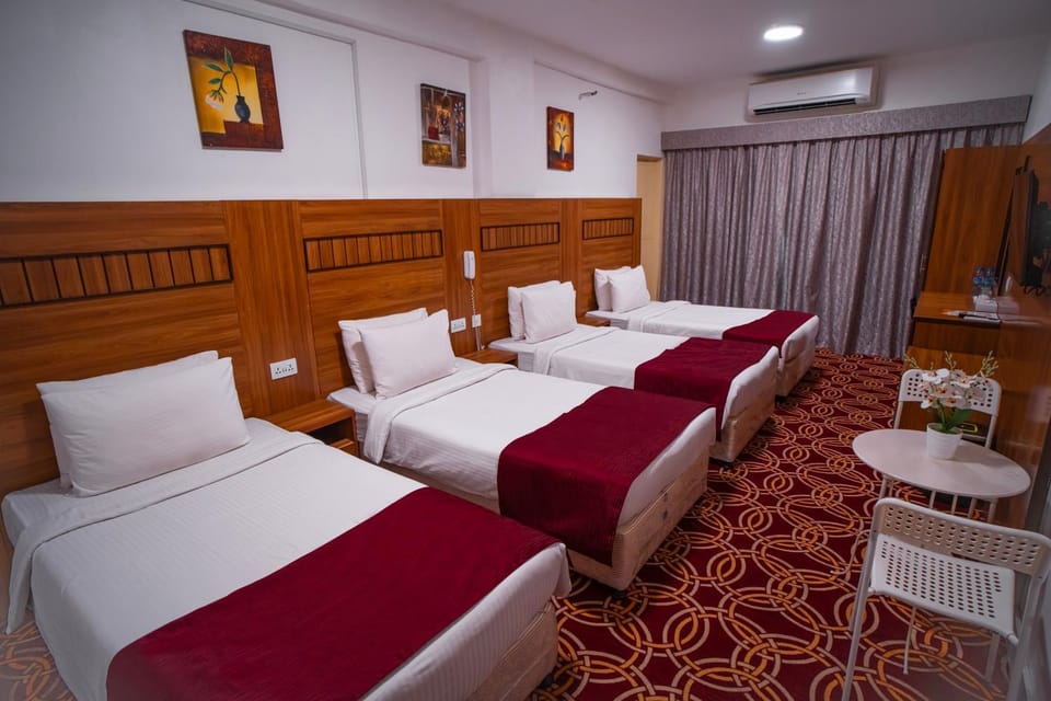 Bed, Living room, Photo of the whole room, Seating area, Bedroom