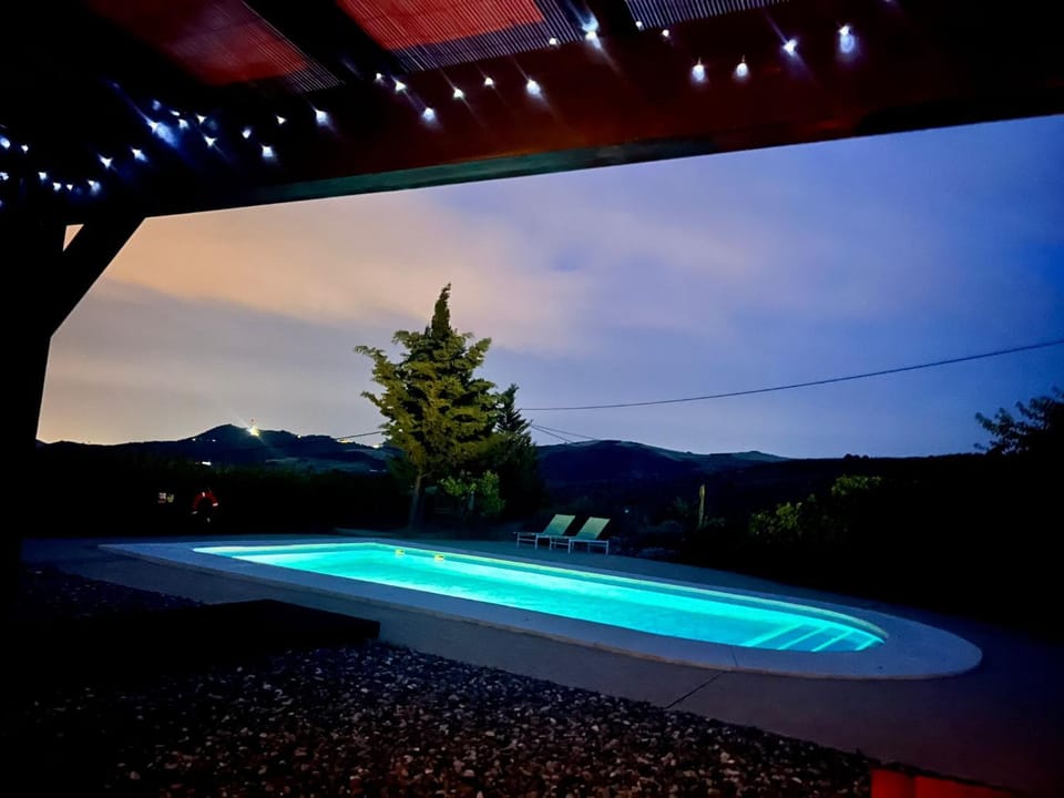 Swimming pool, Swimming pool