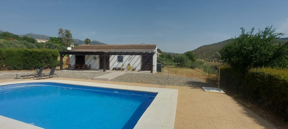 Property building, Natural landscape, Mountain view, Pool view, Swimming pool, Swimming pool, sunbed