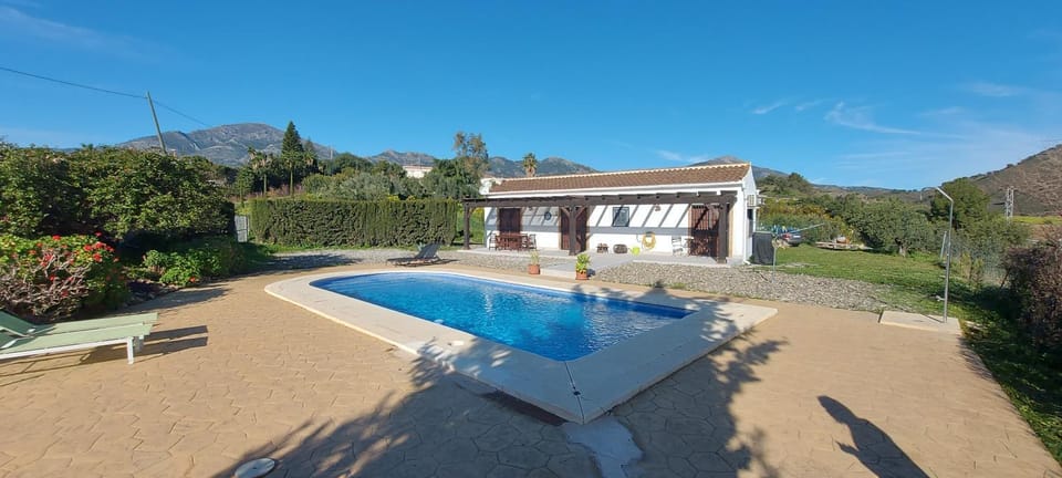 Property building, Patio, Day, Natural landscape, Garden, Garden view, Mountain view, Pool view, Swimming pool, Swimming pool, sunbed
