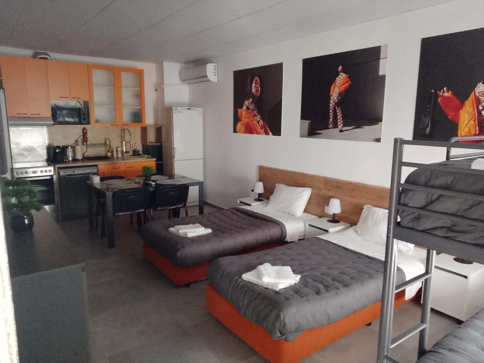 Kitchen or kitchenette, Photo of the whole room, Bedroom