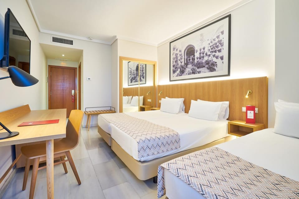Bed, Photo of the whole room, Seating area, Bedroom