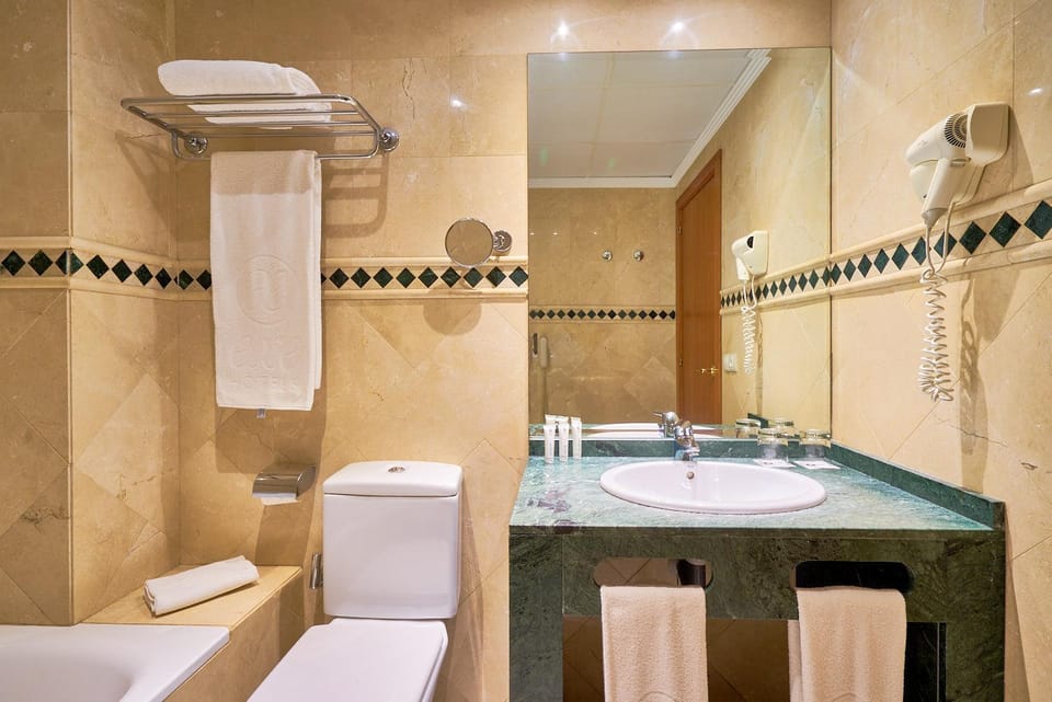 Toilet, Bathroom, Bath