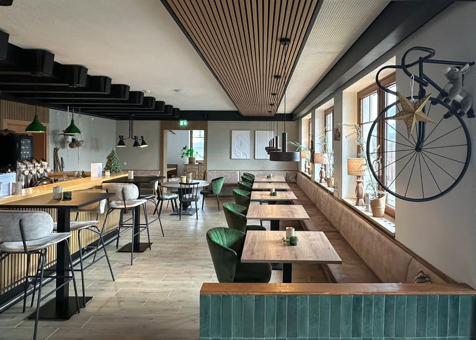 Restaurant/places to eat, Food and drinks, Breakfast