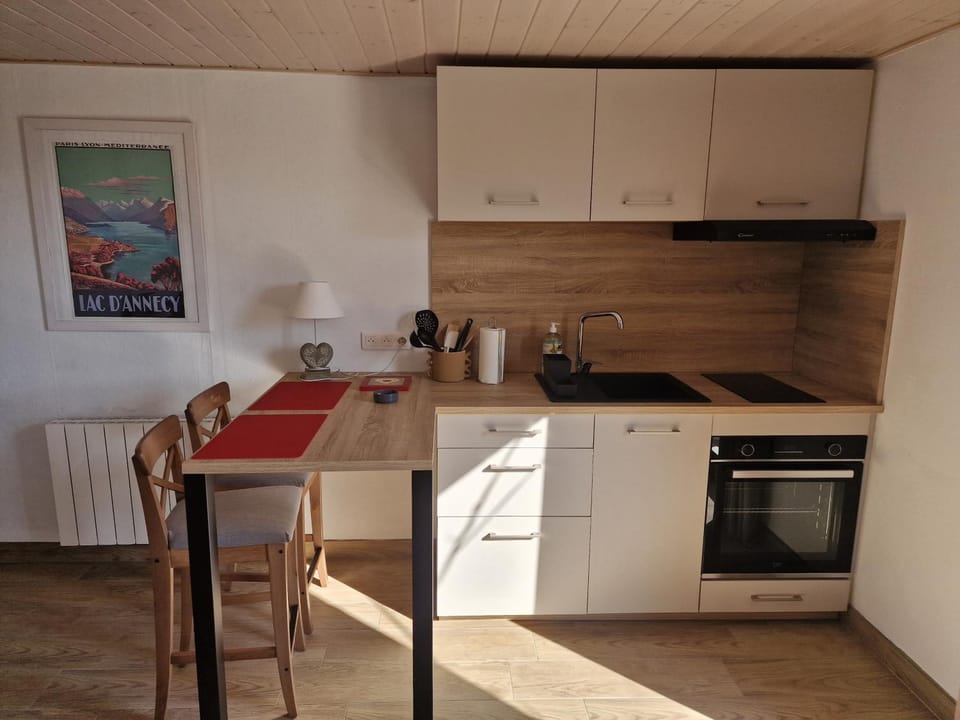 Kitchen or kitchenette, City view, Garden view, Mountain view, Pool view, kitchen