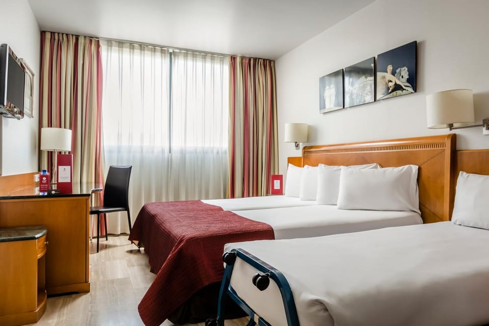 Bed, Photo of the whole room, Decorative detail, Bedroom
