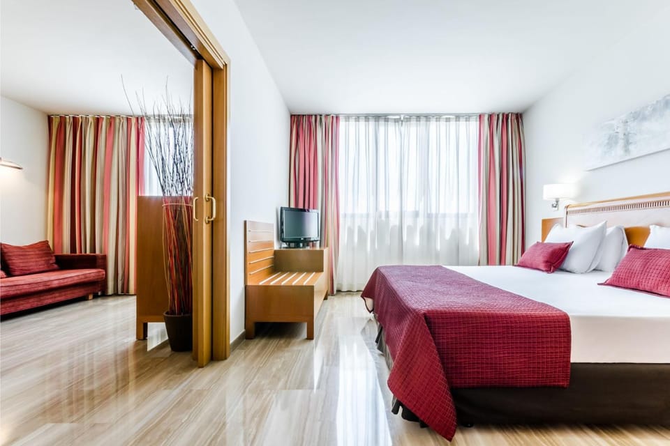 Communal lounge/ TV room, Bed, Photo of the whole room, Bedroom