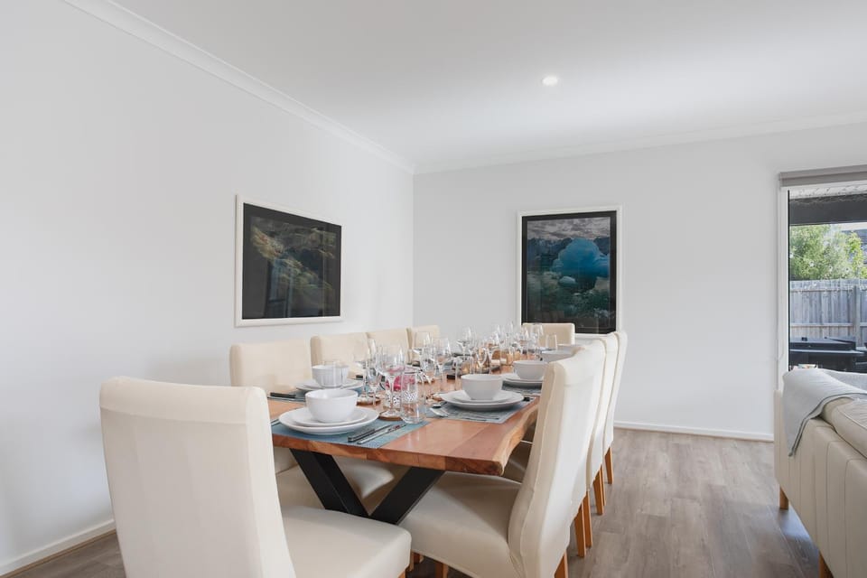 Seating area, Dining area