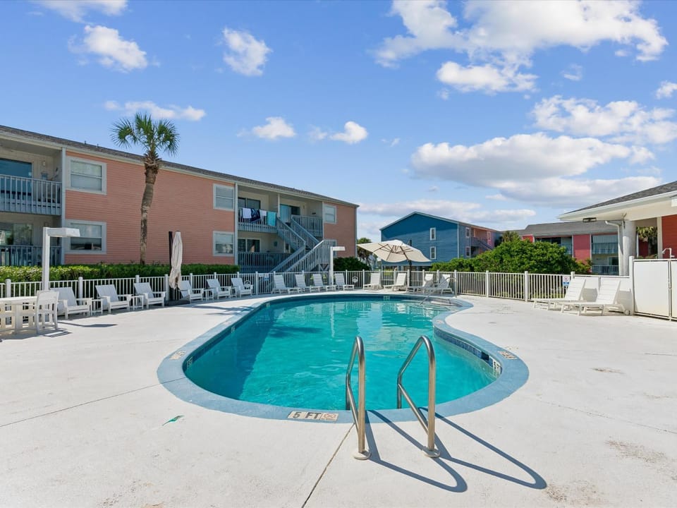 Property building, Garden, Seating area, Swimming pool