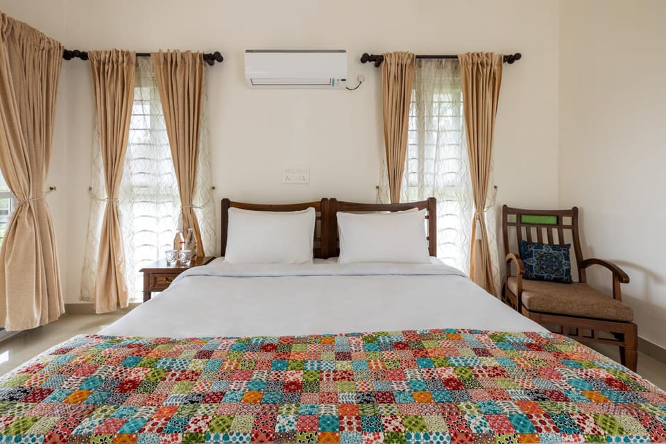 Bed, Photo of the whole room, Bedroom, air conditioner