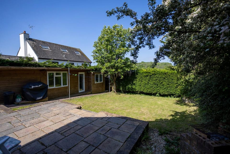 Property building, Day, Garden, Garden view