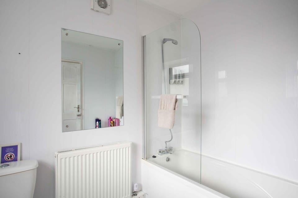 The Superhost - 4 BR House Apartment in Sunderland