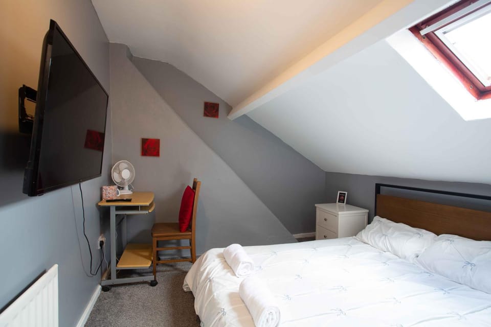 The Superhost - 4 BR House Apartment in Sunderland