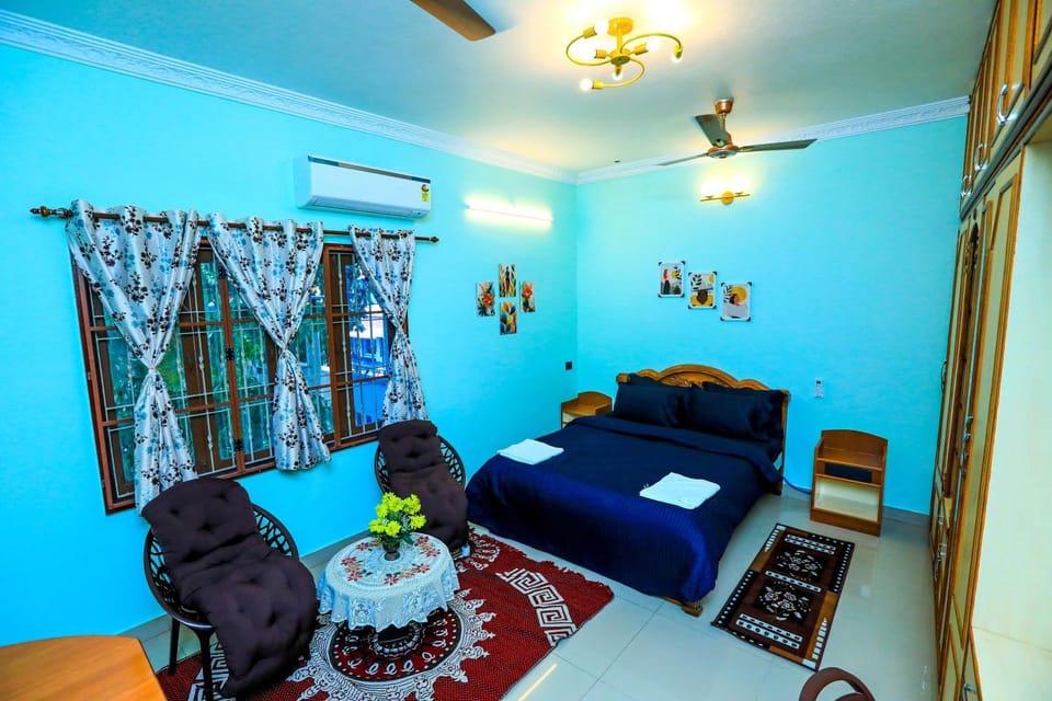 Photo of the whole room, Bedroom
